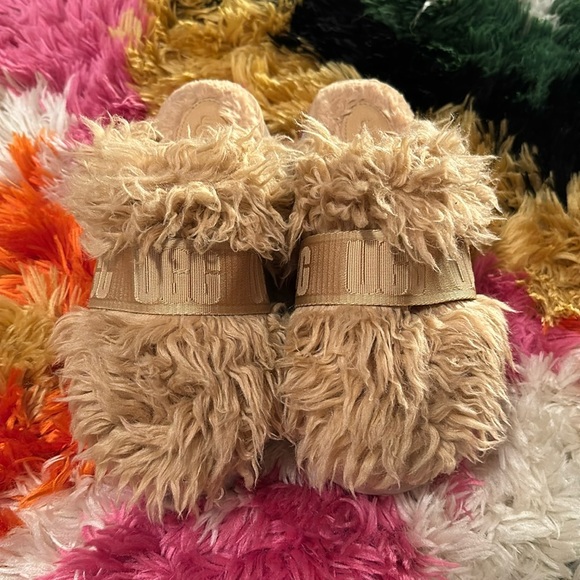 UGG Shoes - NWOT UGG FLUFF MOMMA SUGAR SLIDE